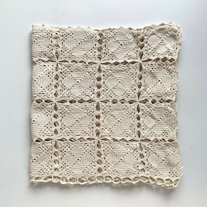 Table runner / Crochet lace