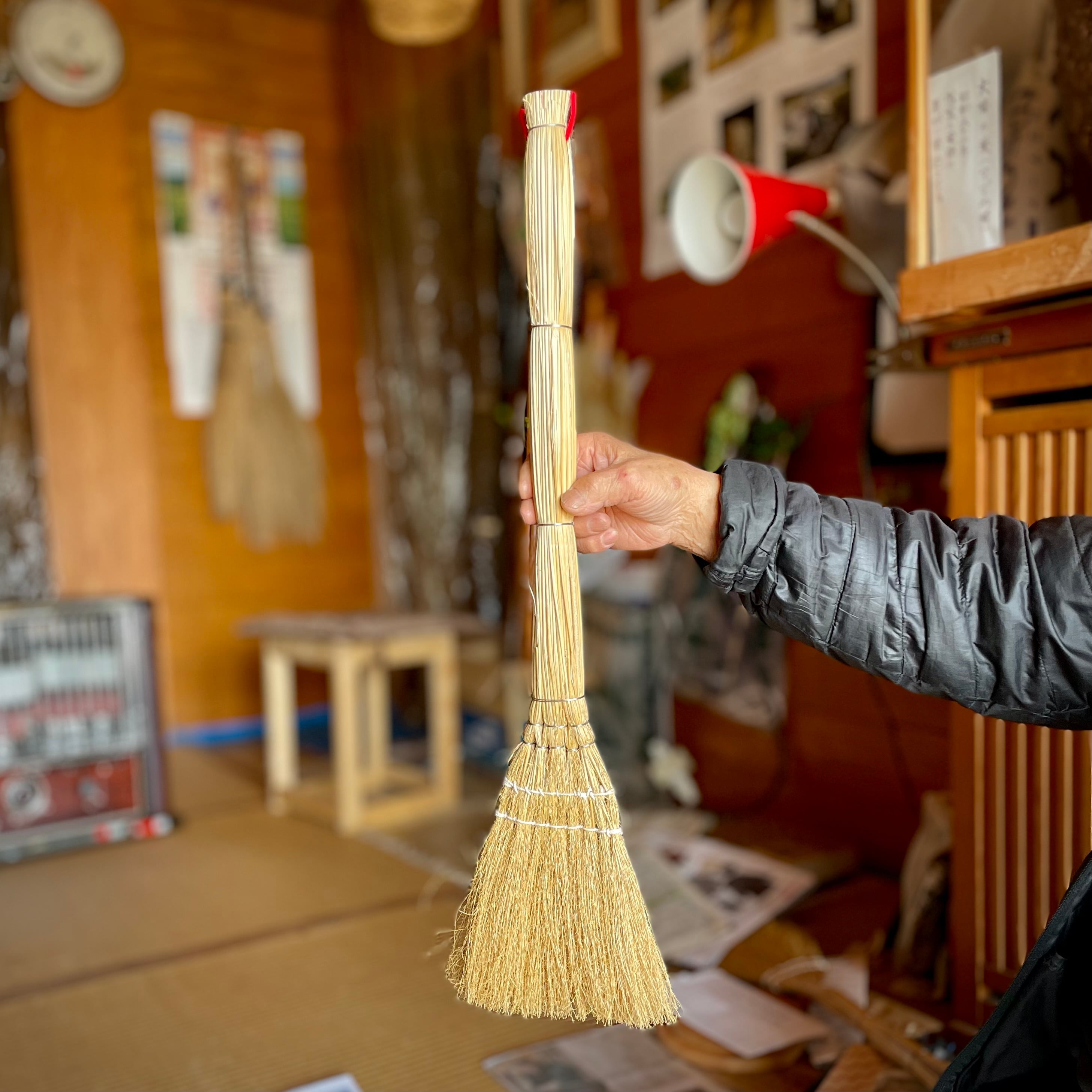 八ヶ岳のカヤで作った茅箒（大） | ツキノキマルシェ