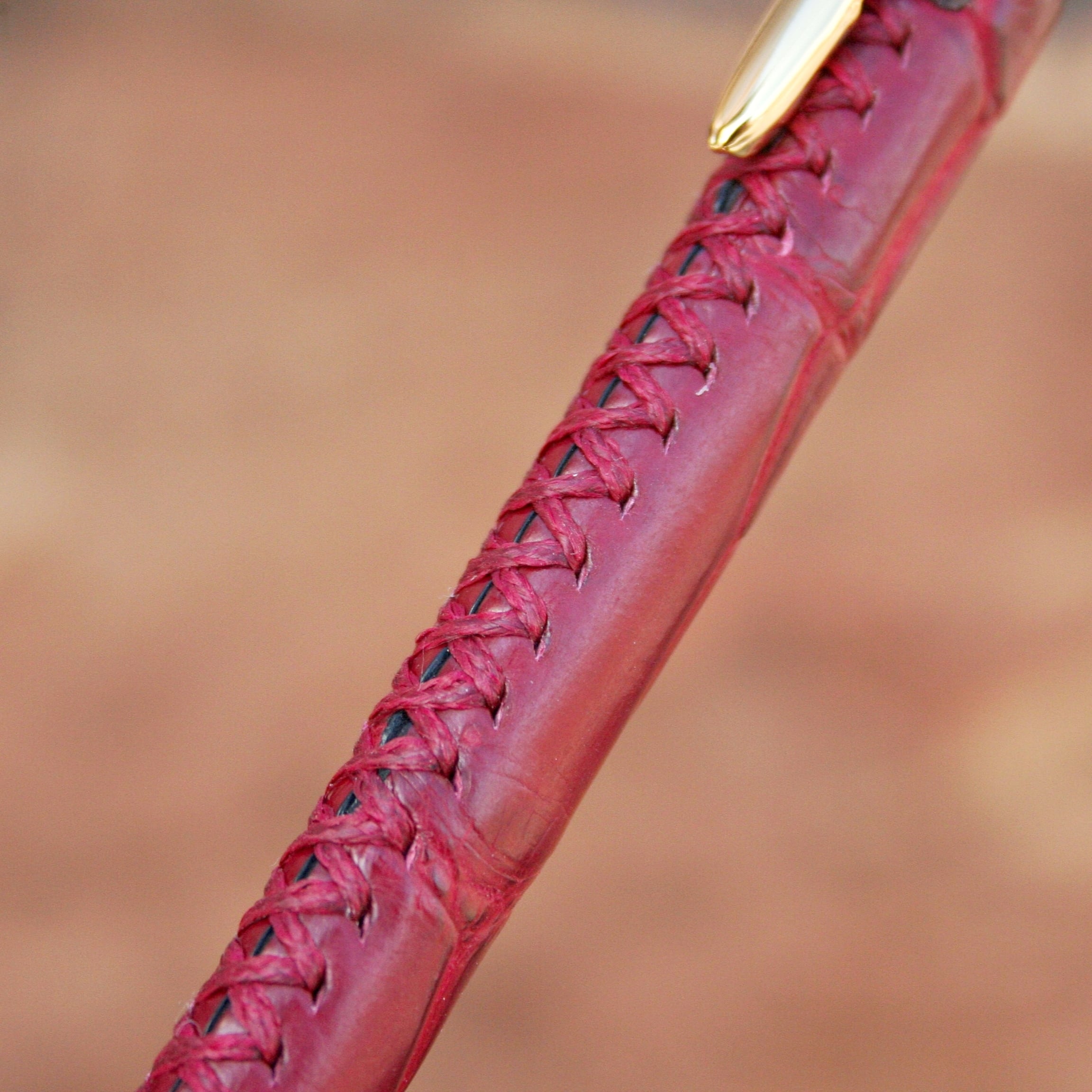 ☆不定期販売☆ 革軸ペン【クロコダイル クリムゾンレッド】 | Schicksal