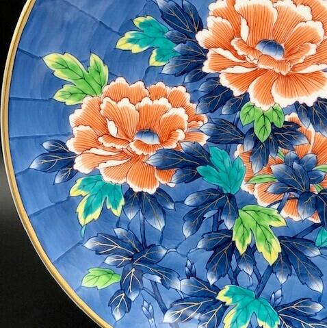有田焼　峯山窯　飾り皿　大皿　飾り台付　牡丹　花と鳥　工芸品　陶器 有田焼 峯山窯 花鳥 染錦濃牡丹（45㎝） | 有田焼ショップ まるとも陶磁器