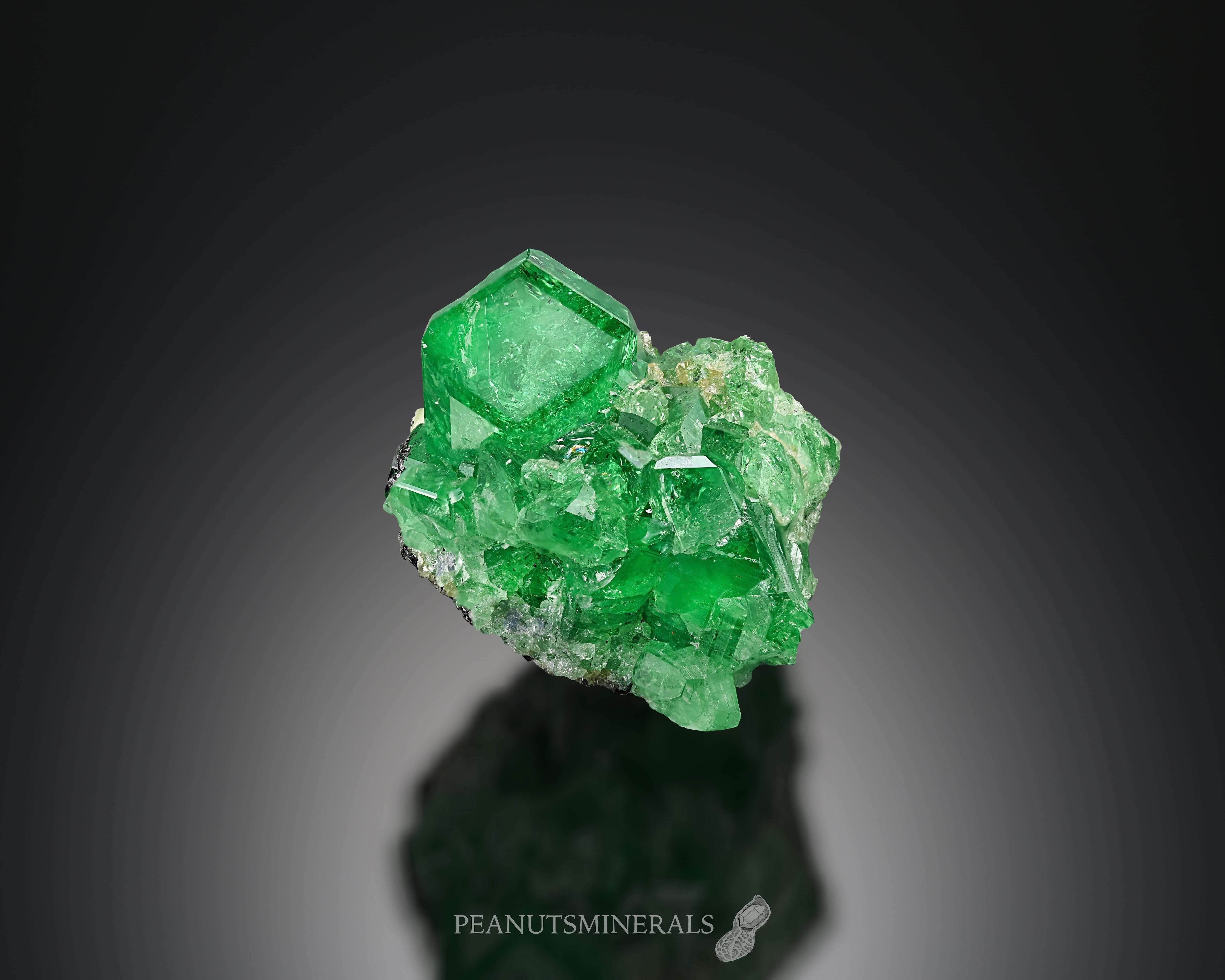 ツァボライト母岩付き　タンザニア　Merelani Hills ツァボライト母岩付き タンザニア Merelani Hills