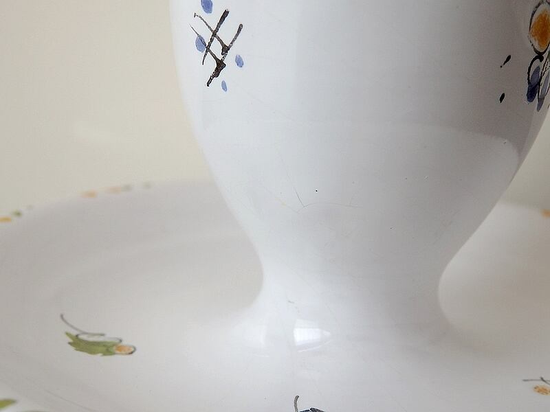 ムスティエエッグスタンド