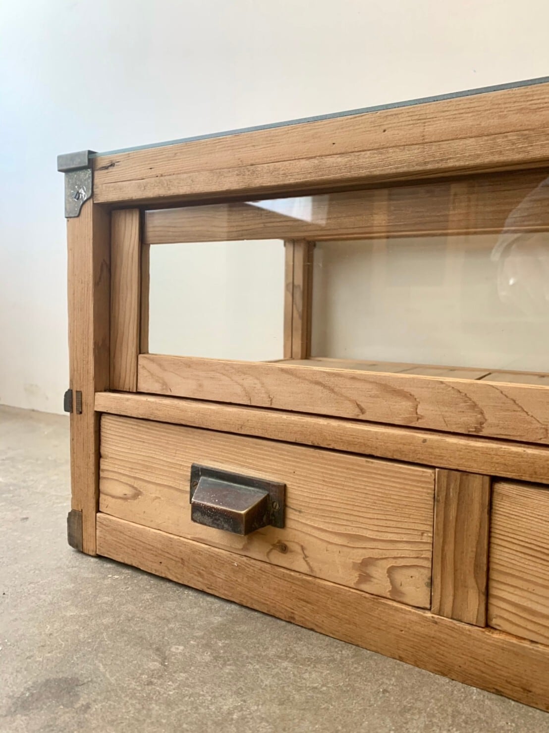 引き出し付きのショーケース ガラスケース 古家具 0440 | ju-gu