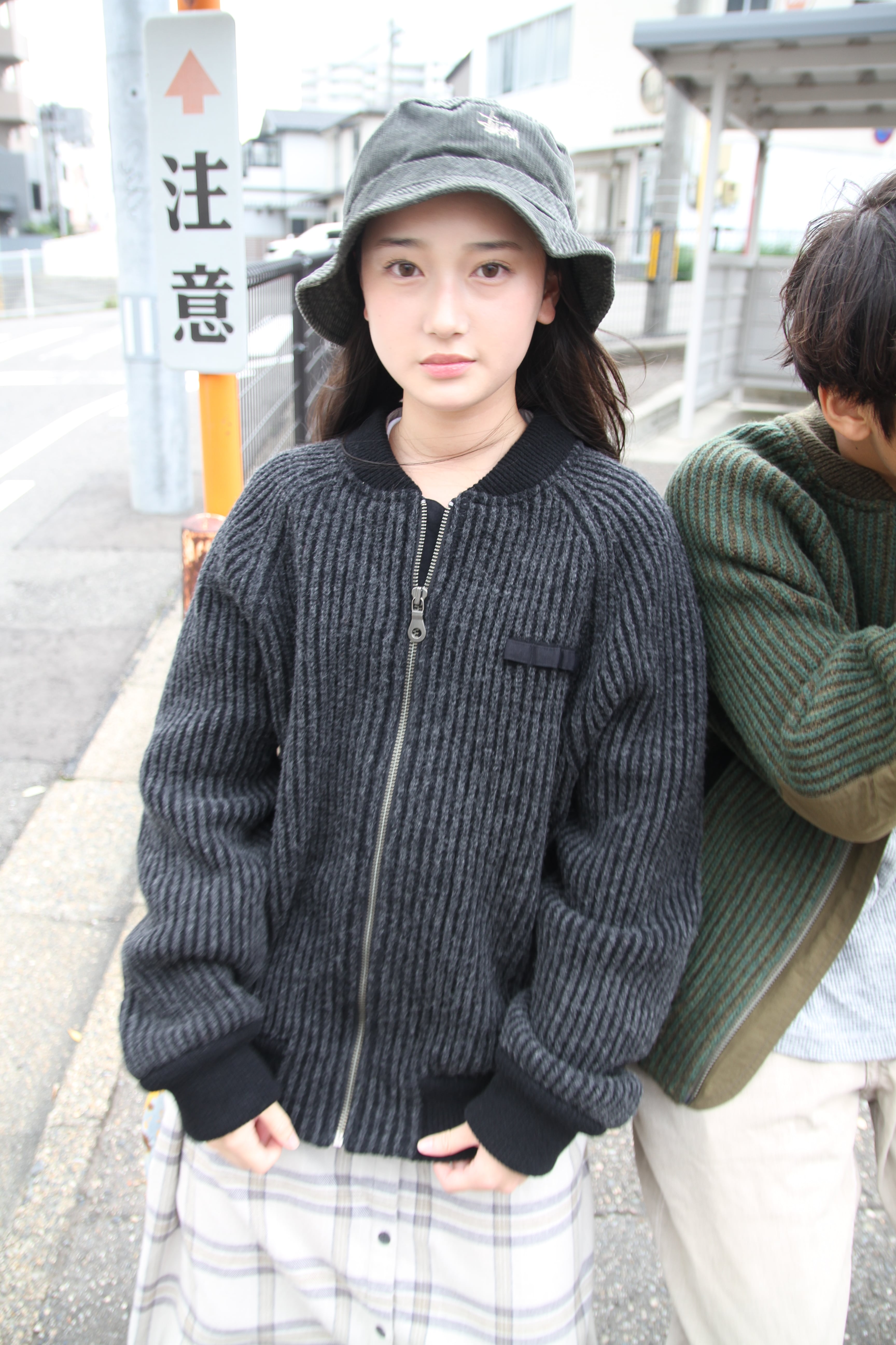 【9月下旬WEB先行販売】肘当て＆ペンホルダー付きニットアウター「エディターズF/J（グリーン）」