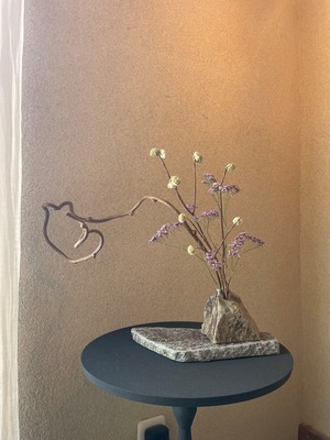 140 石の花器・石の敷台・枝ものセット