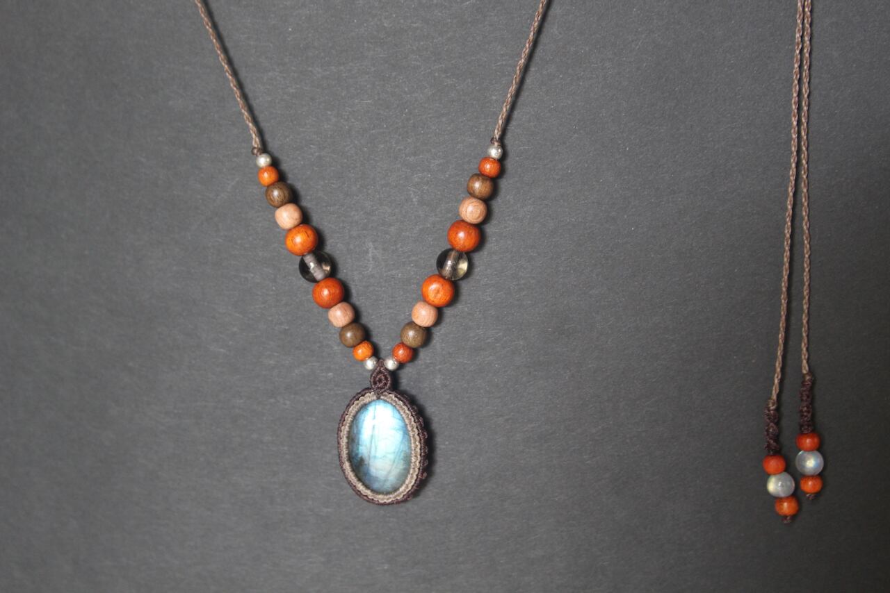 Labradorite micro macrame wood pendant