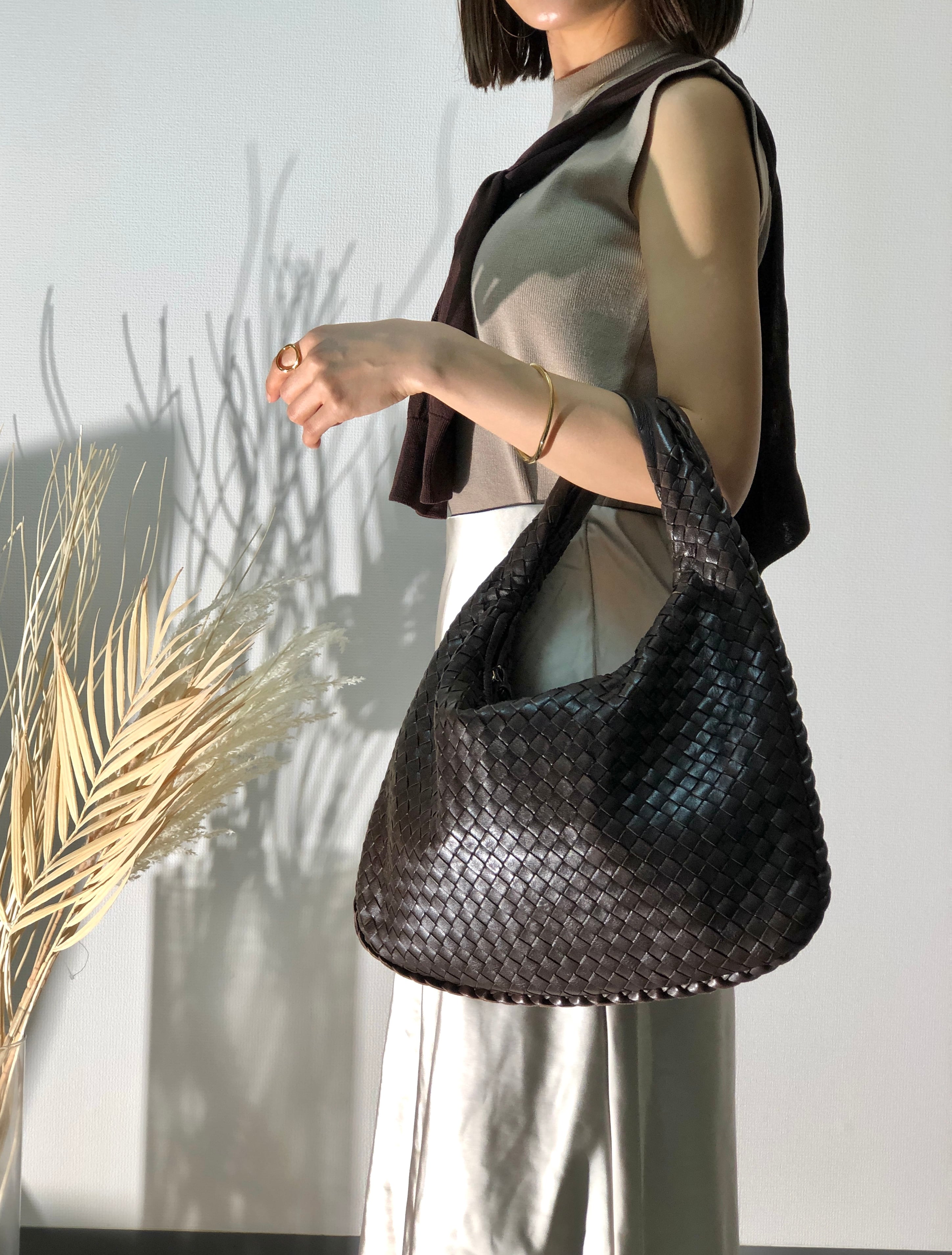 Bottega Veneta ボッテガヴェネタ レザー イントレチャート ショルダーバッグ ホーボーバッグ ダークブラウン sgpnsz |  VintageShop solo powered by BASE