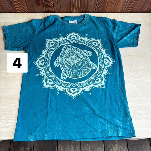 ユニセックスタートル柄ティシャツ