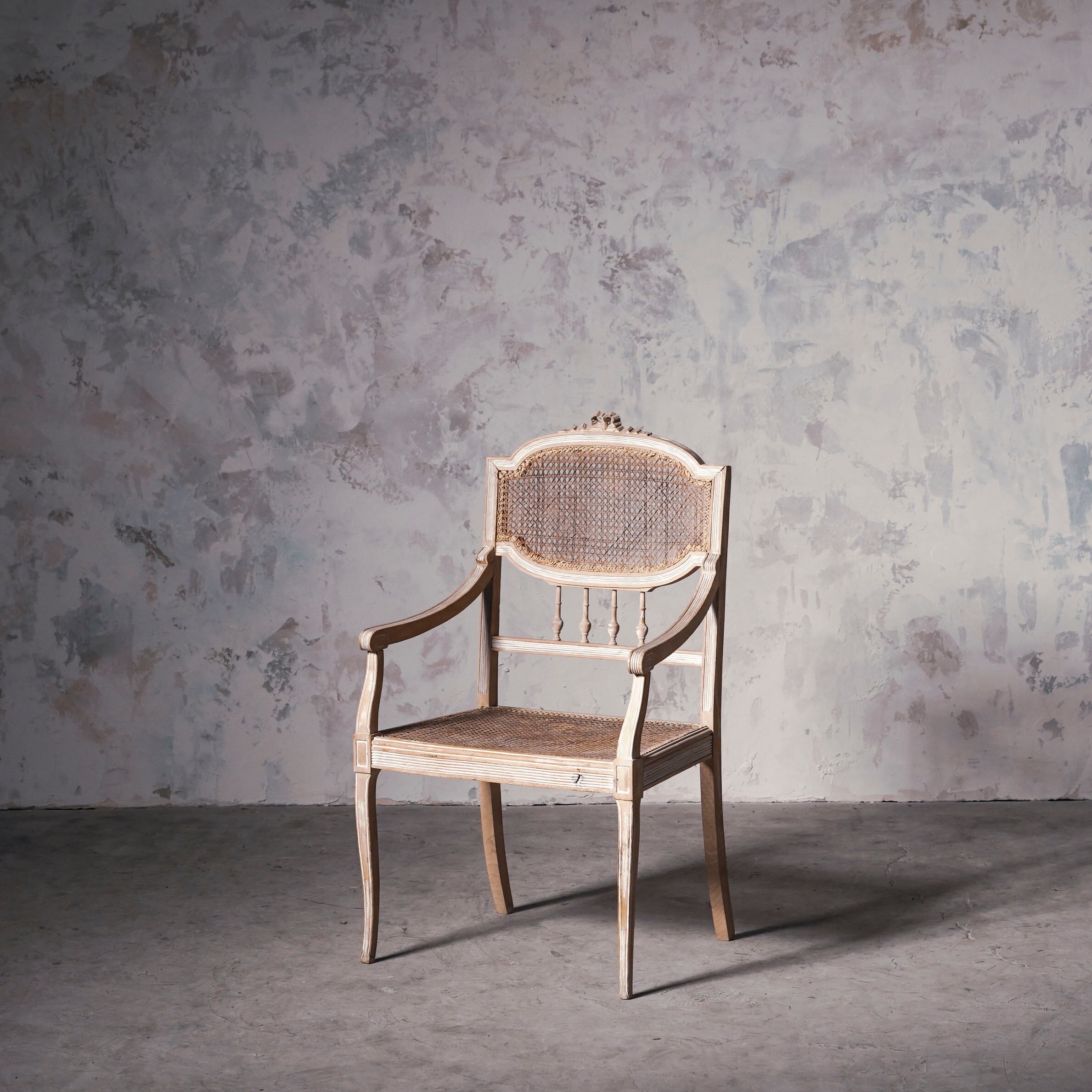 チェア/アンティークアームチェアー/ラタンシートチェアー/フランスアンティーク/店舗什器/撮影アイテム