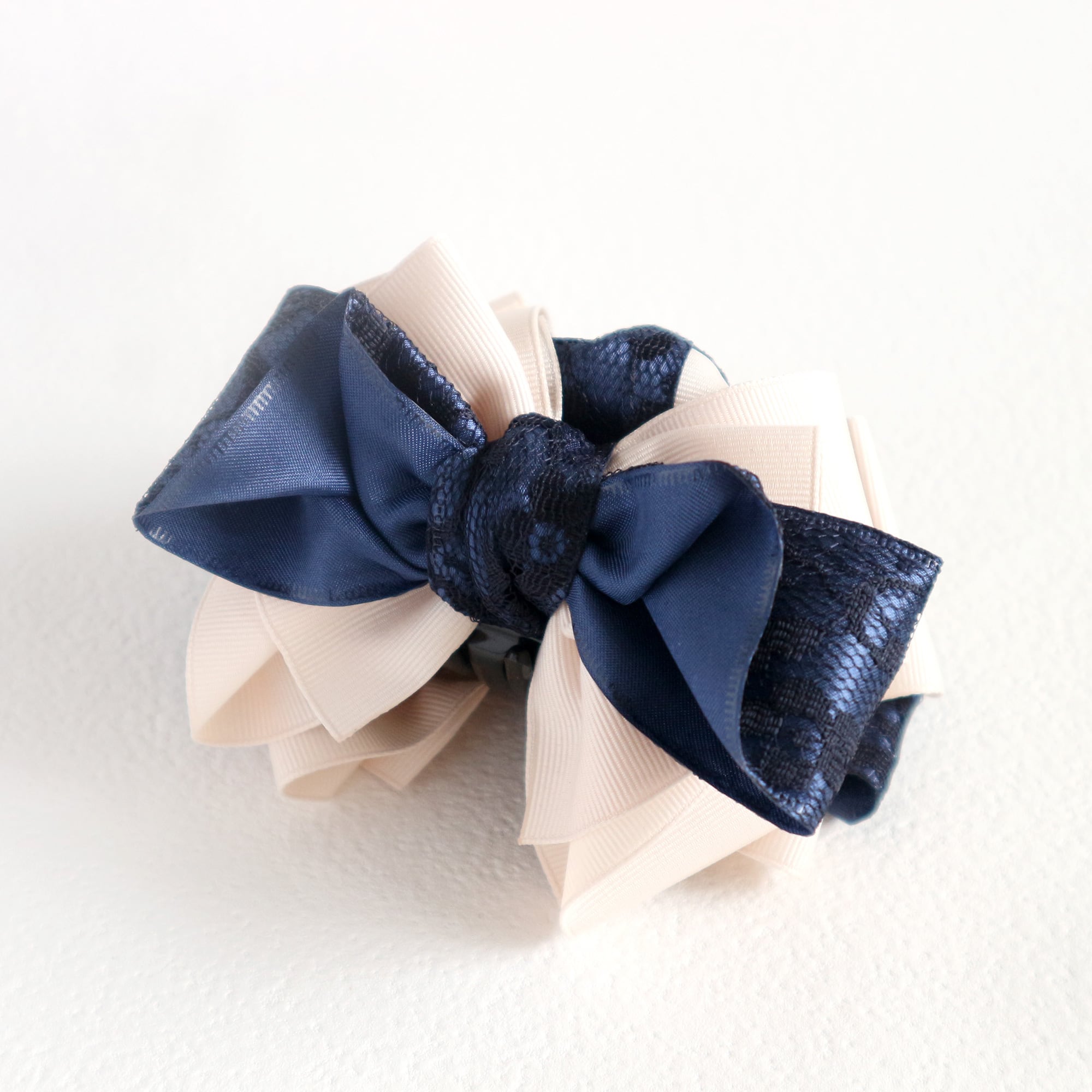 選べる2サイズ】シック&甘め レースリボン バンスクリップ 小ぶり オフ