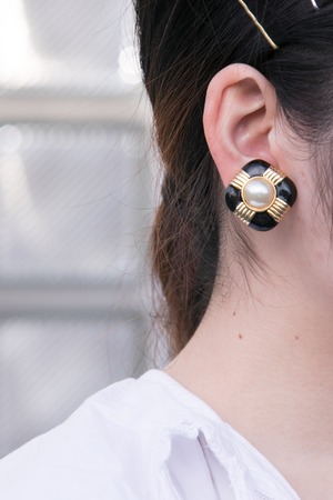 【Run Rabbit Run Vintage 】Black×gold pearl earring