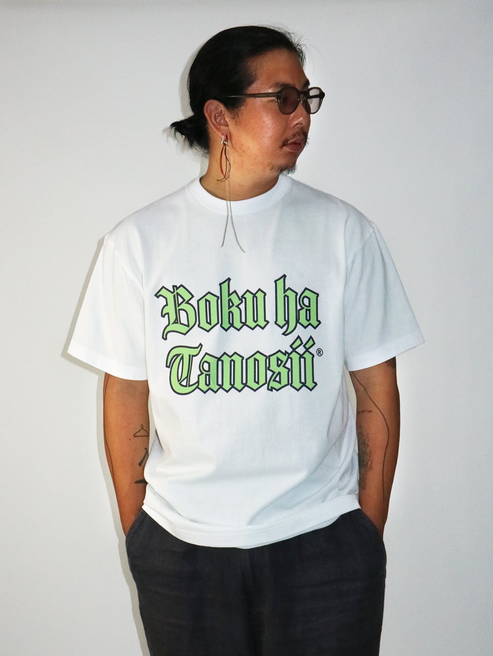 BOKU HA TANOSII ／ ボクタノTee OLD ENGLISHロゴ 
