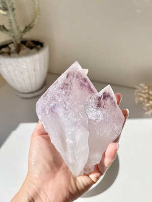 ブラジル産 カルサイトオンホワイトファントムアメシストツイン/ square calcite on amethyst twin