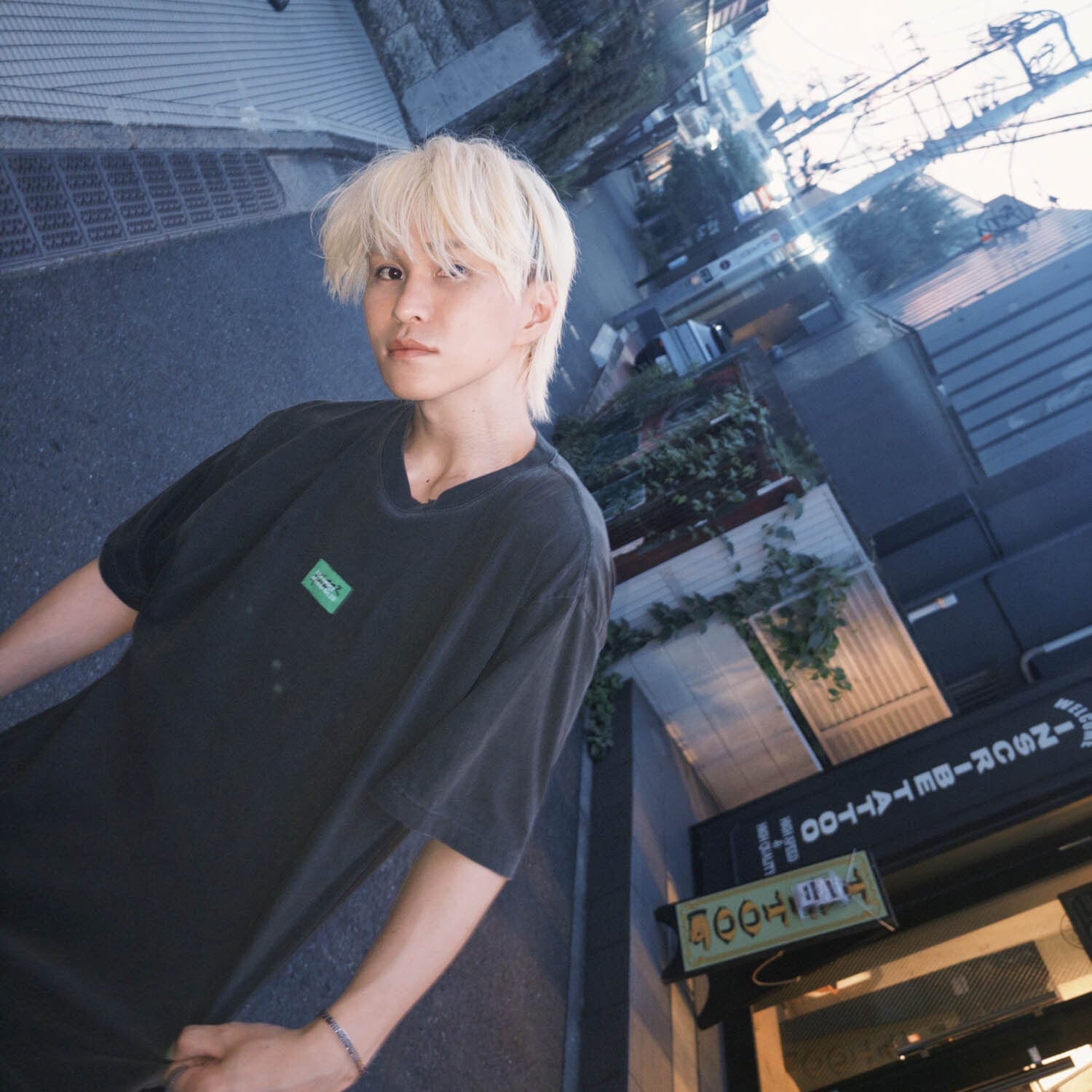 FRONT TAG TEE (SUMIKURO) | Fizzz