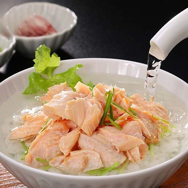 鮭と桜鱒のだし茶漬け