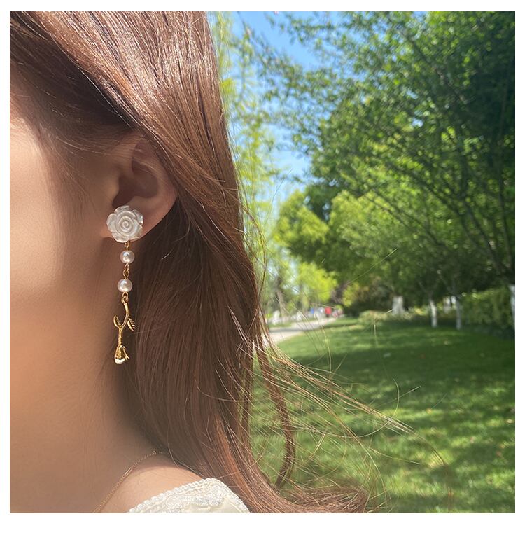 白いバラ が大人っぽい ピアス パール ドロップ 上品 大人女子 愛され 女っぽ ゴージャス プレゼント ギフト Lamitte Deco トレンド 韓国ファッション ショップ Base店