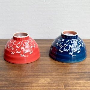 有田焼　波佐見焼　お茶碗　一珍菊（青・赤）