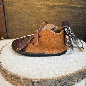 【猛獣のスニーカー】ミニスニーカーチャーム　キャメル＆ブラウン系　No３