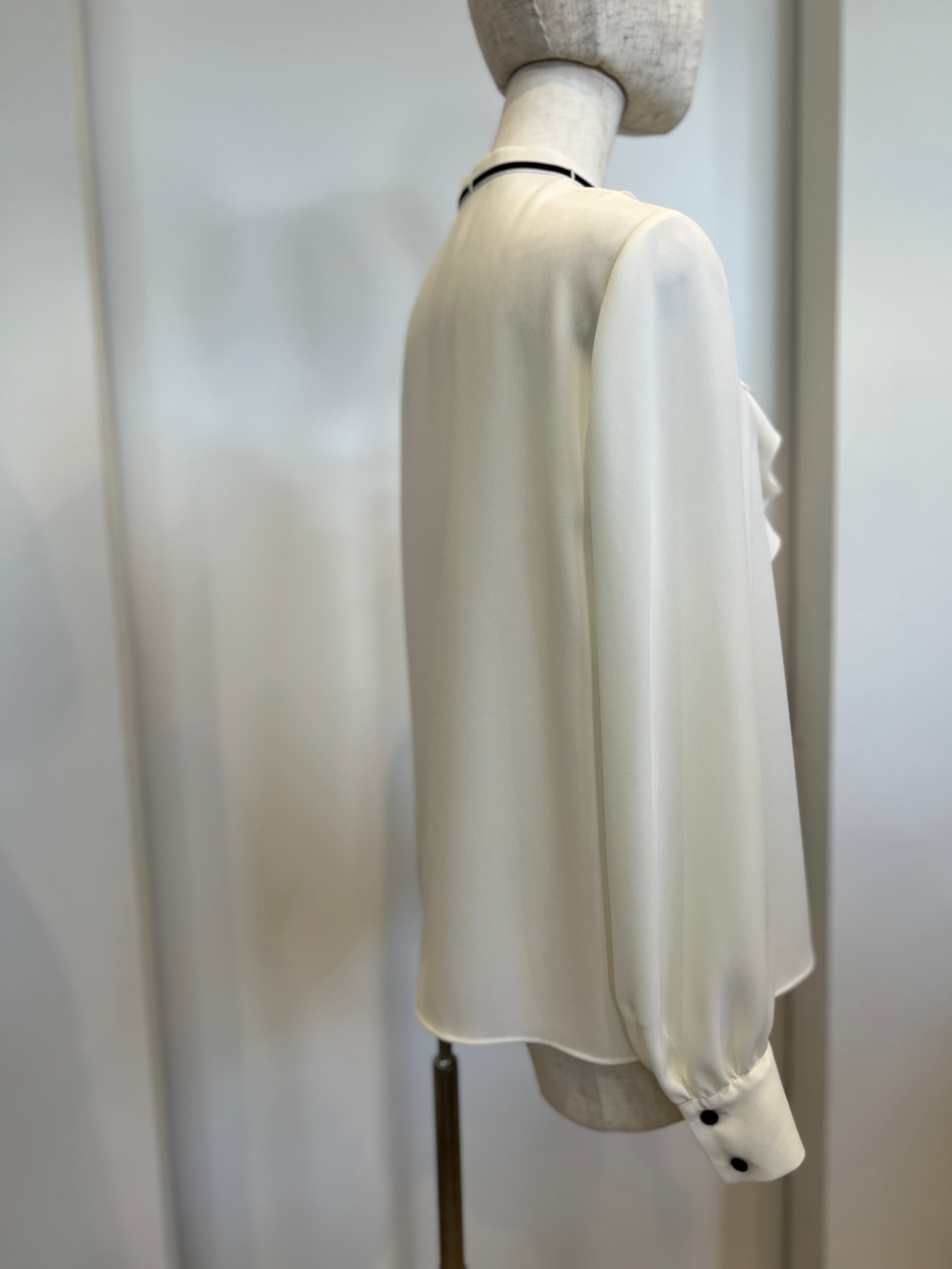 【PASSIONE】取り外し可コードフリルブラウス　616918