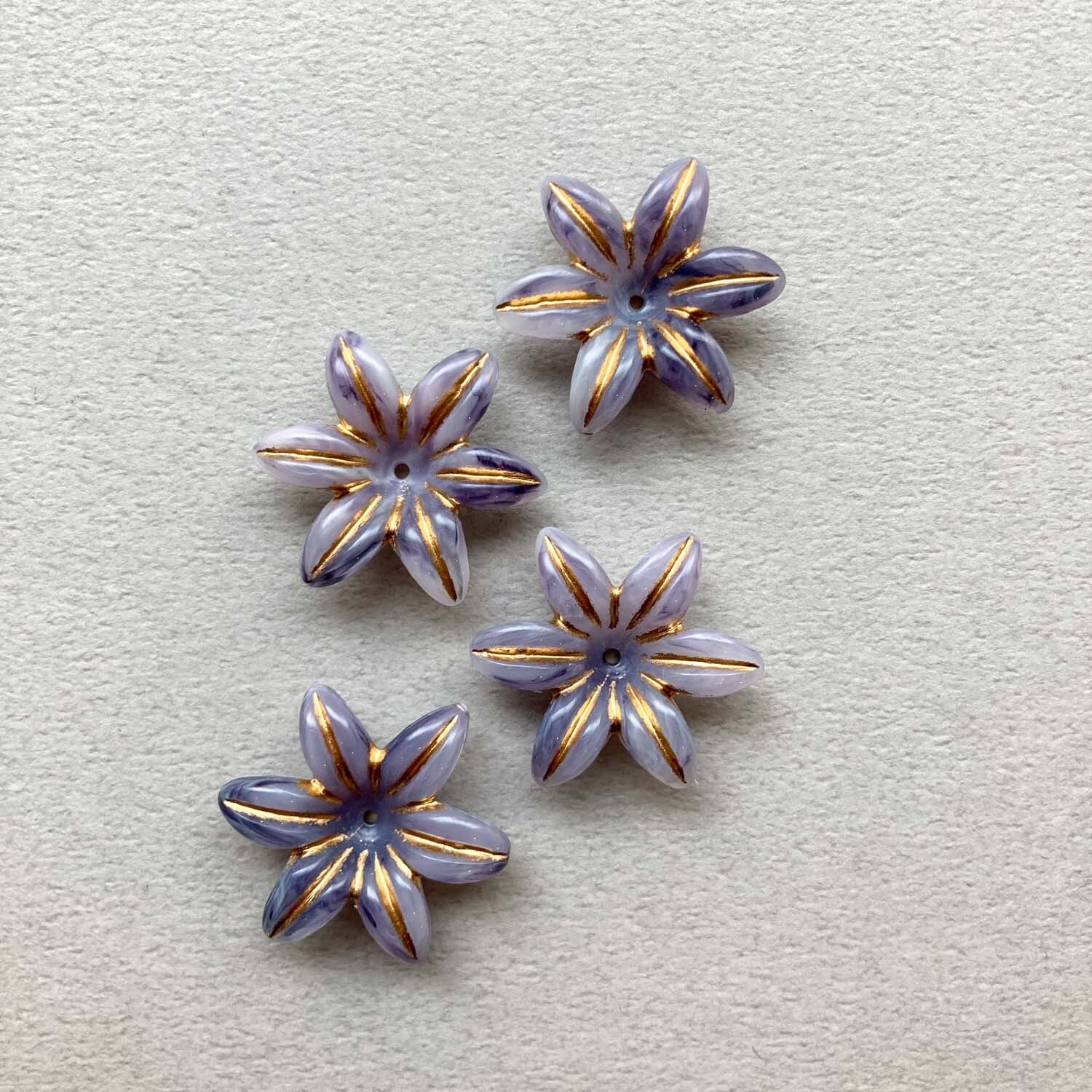 再入荷〉ゴールドライン入り百合の花モチーフビーズ | Dua