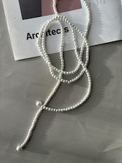 パールエンドロングネックレス