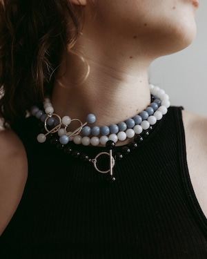 Color barbelle necklace - BLK / Saskia Diez
