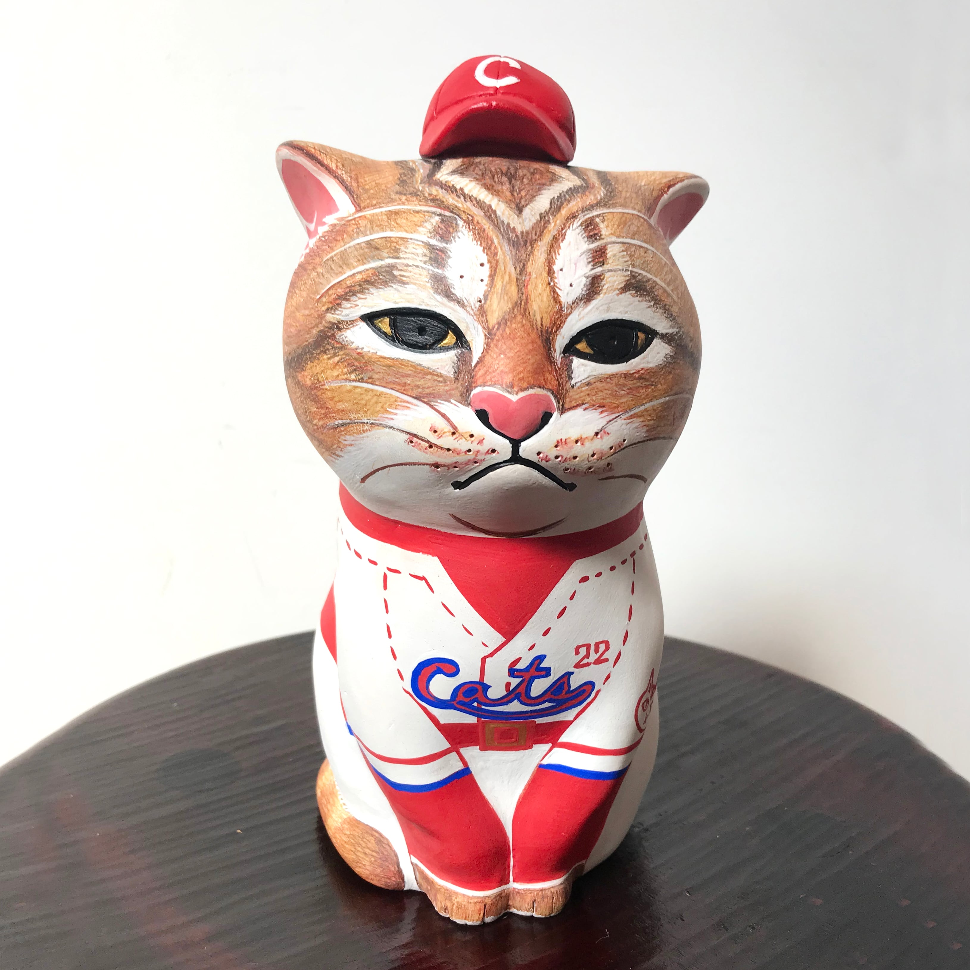 本信公久　シルクスクリーン　赤鼻のトラ猫 カオデカクンヒロシマキャッツ L｜エサシトモコ | manekinekoya