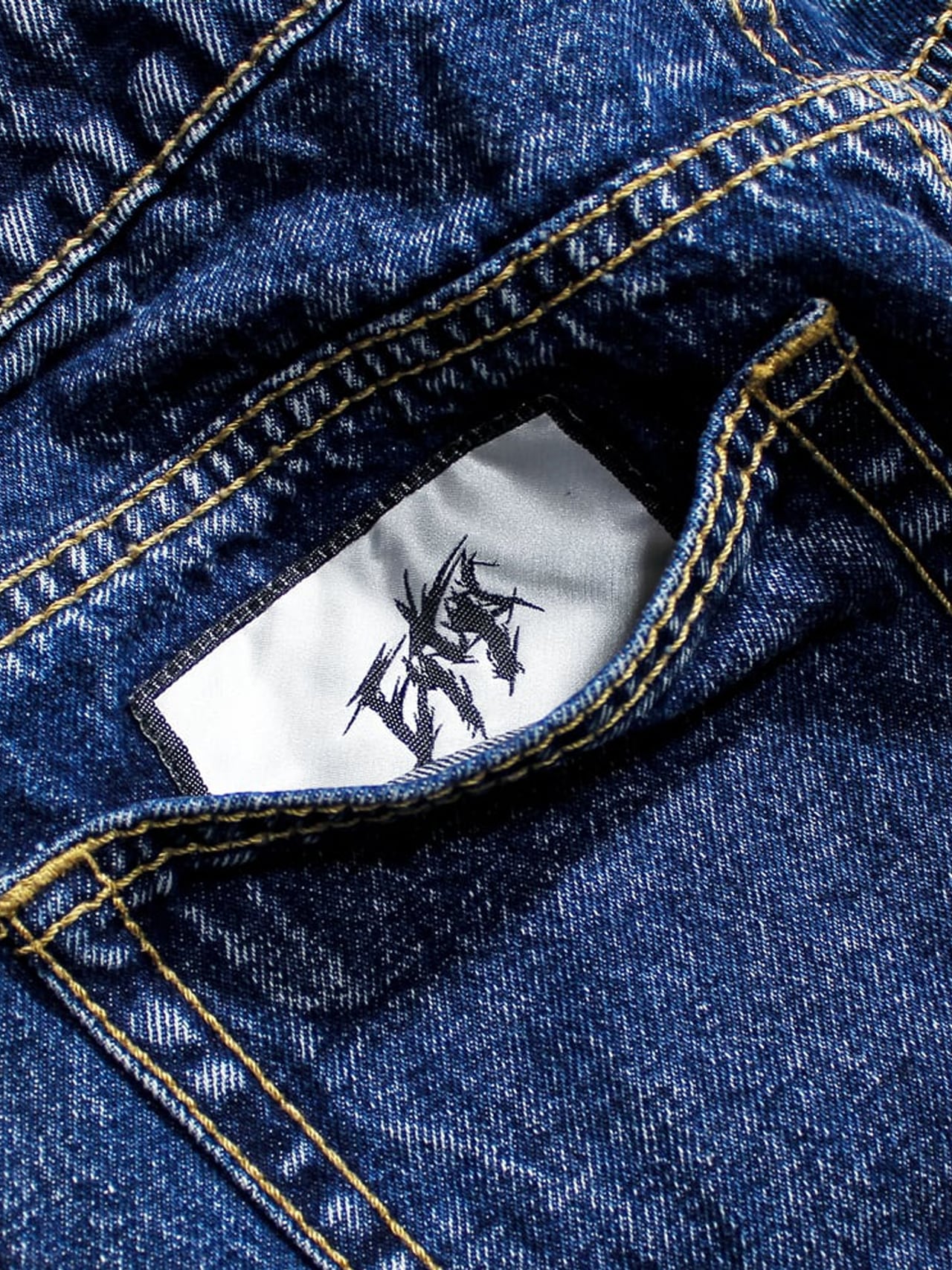 UNEEK BASEMNT - Discover independent style.