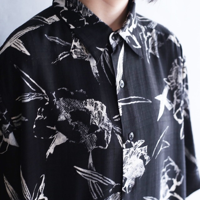 monotone art pattern s/s silk shirt