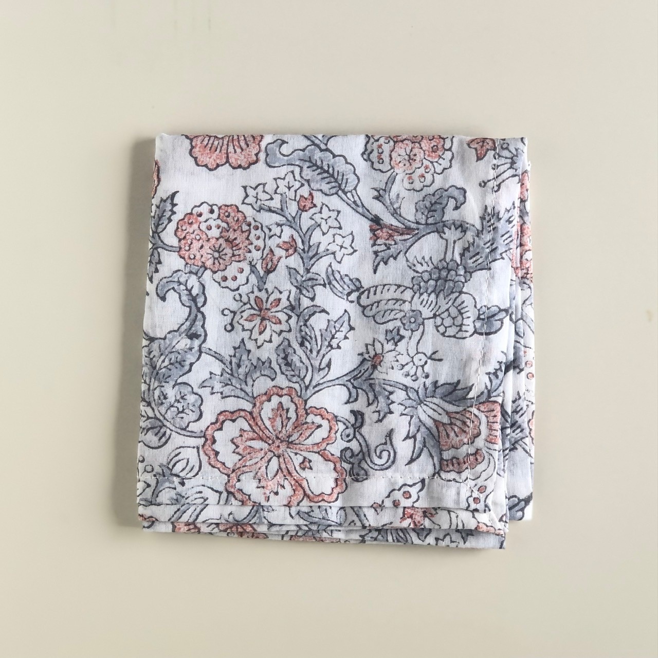 No.30 | インドの木版染めハンカチ | 白 ピンク花