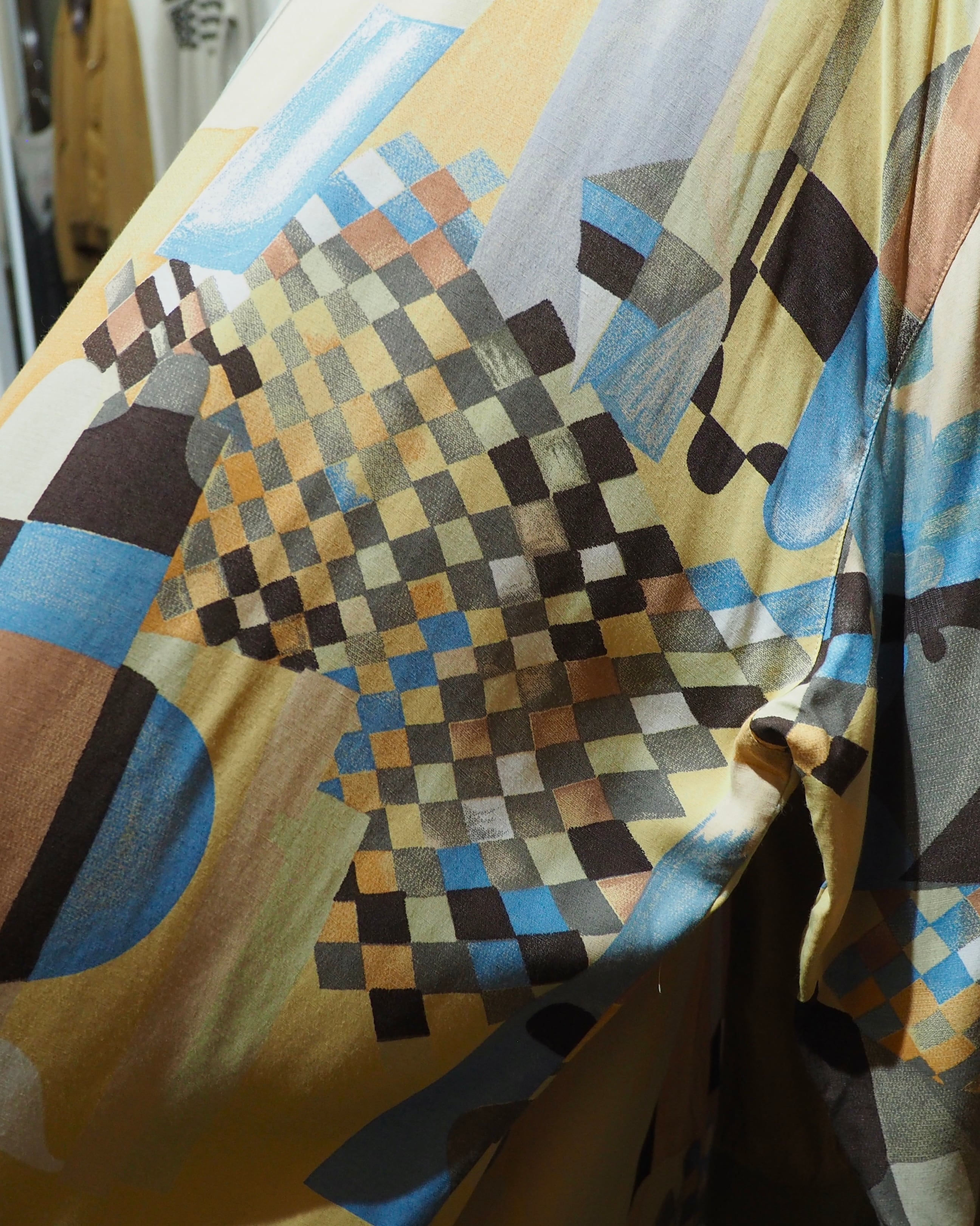 1980 - 90s Beautiful Abstract Art Painting vintage Drape No Collar Shirt