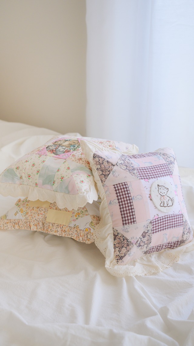 すやぁ。/ vintage cushion (yellow)