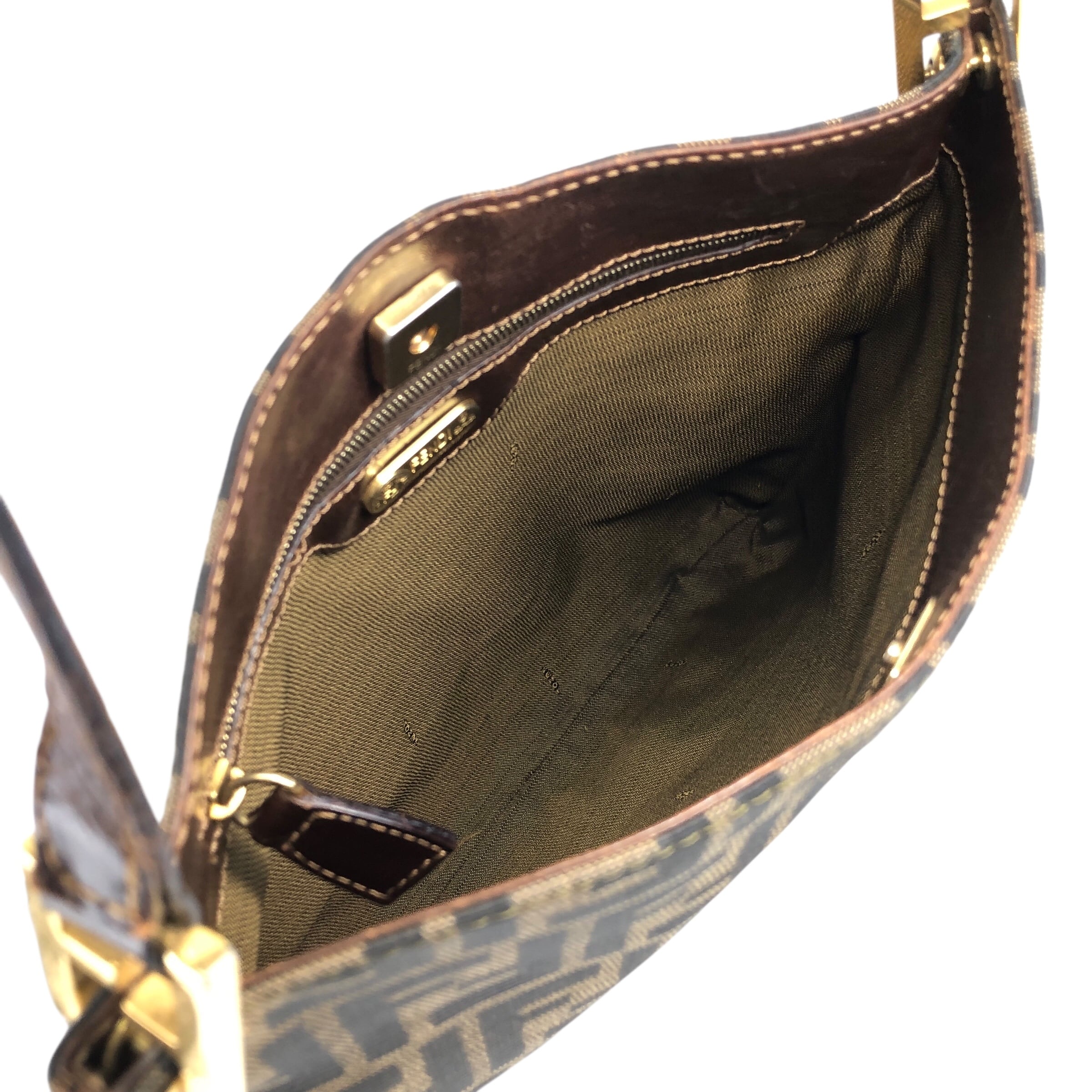 美品　フェンディ　ズッカ柄　キャンバス　ショルダーバッグ　ブラウン フェンディ FENDI ズッカ柄 ショルダーバッグ キャンバス ブラウン
