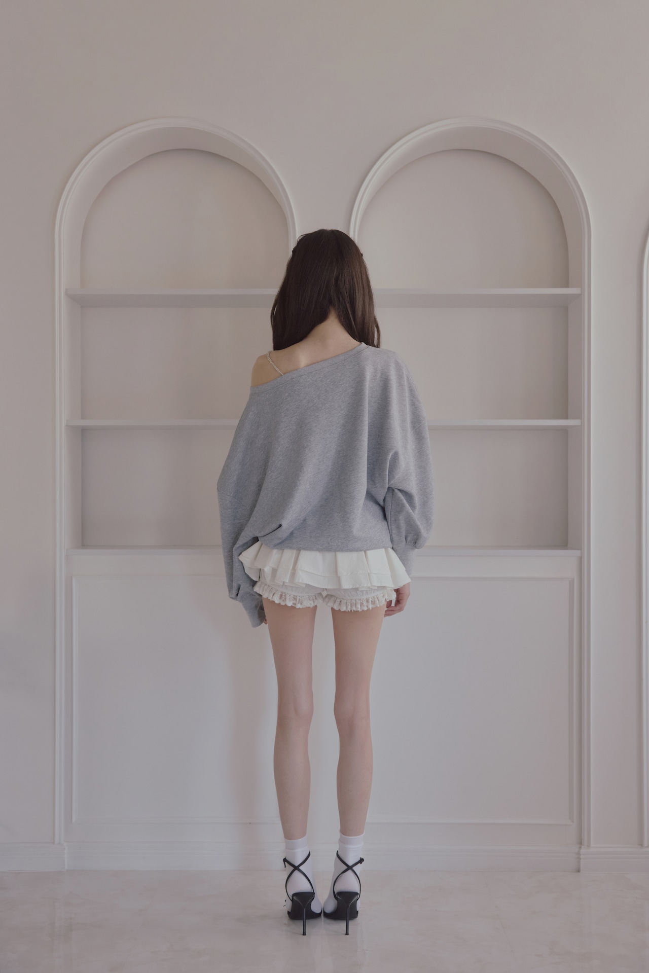 One-shoulder ribbon tops