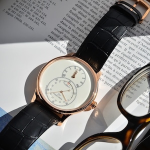 【JAQUET DROZ ジャケ・ドロー】GRANDE SECONDE QUANTIÈME IVORY ENAMEL 43mm　グラン・セコンド カンティエーム アイボリーエナメル レッドゴールド／国内正規品 腕時計