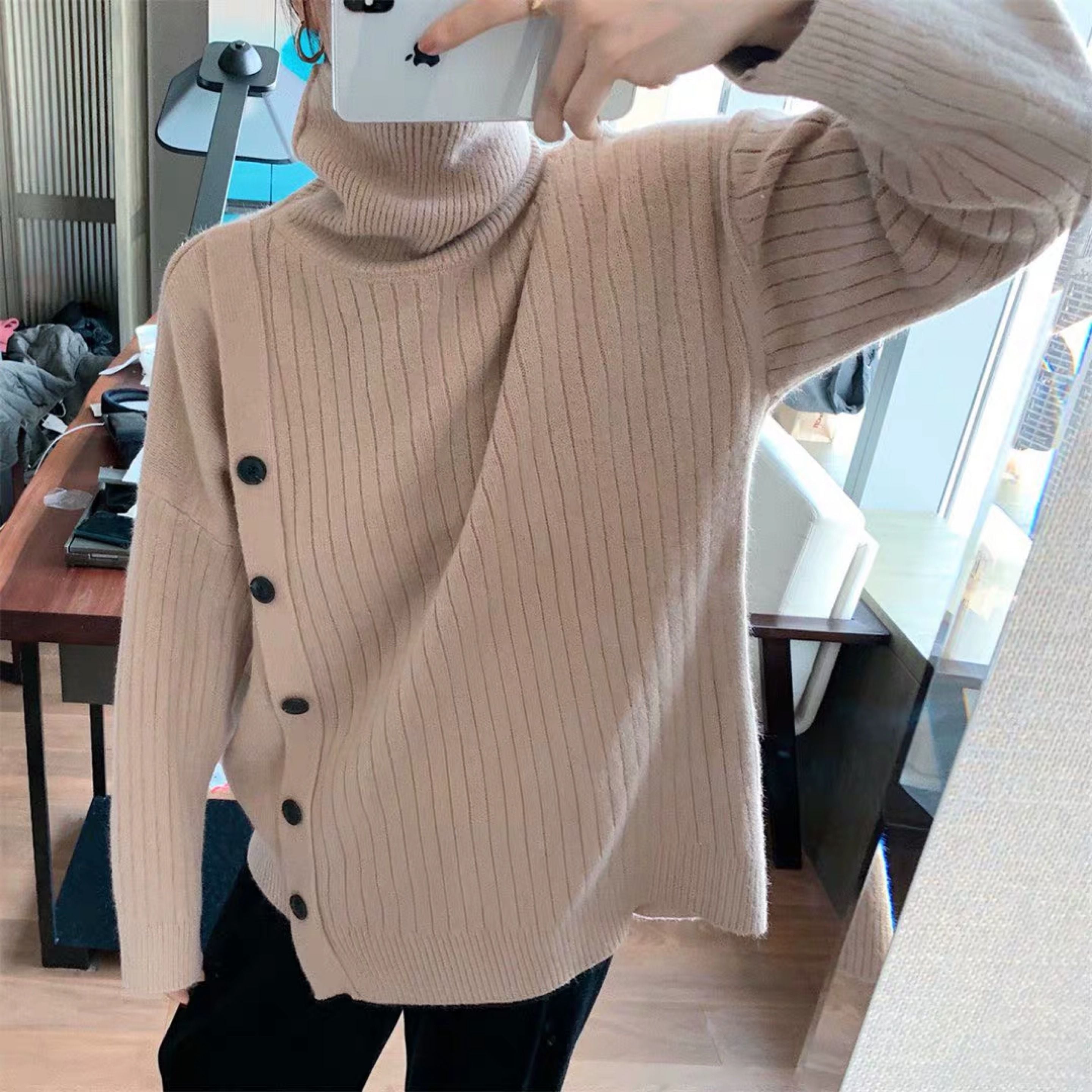 button turtle neck knit