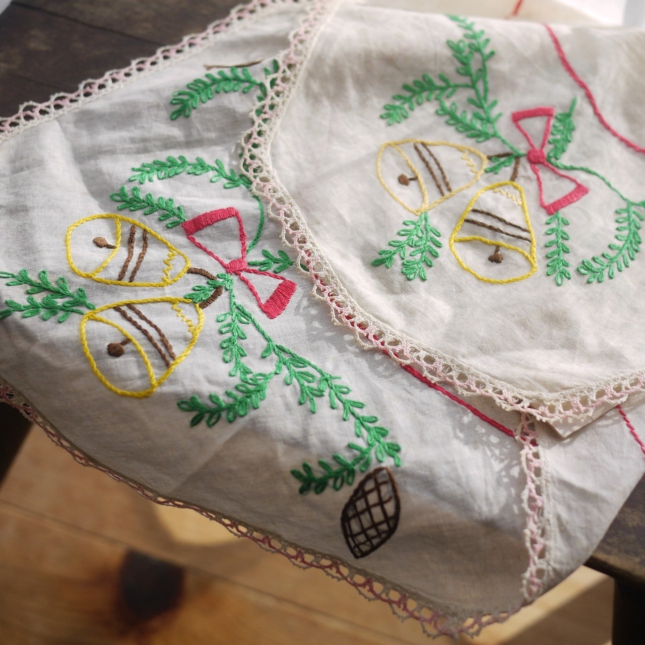 クリスマスベル 刺繍のセンター フィンランド