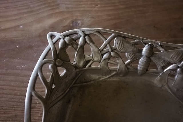 フランスアンティーク 1900s エタン製 23c 夜蝶と豆科のあるトレイ