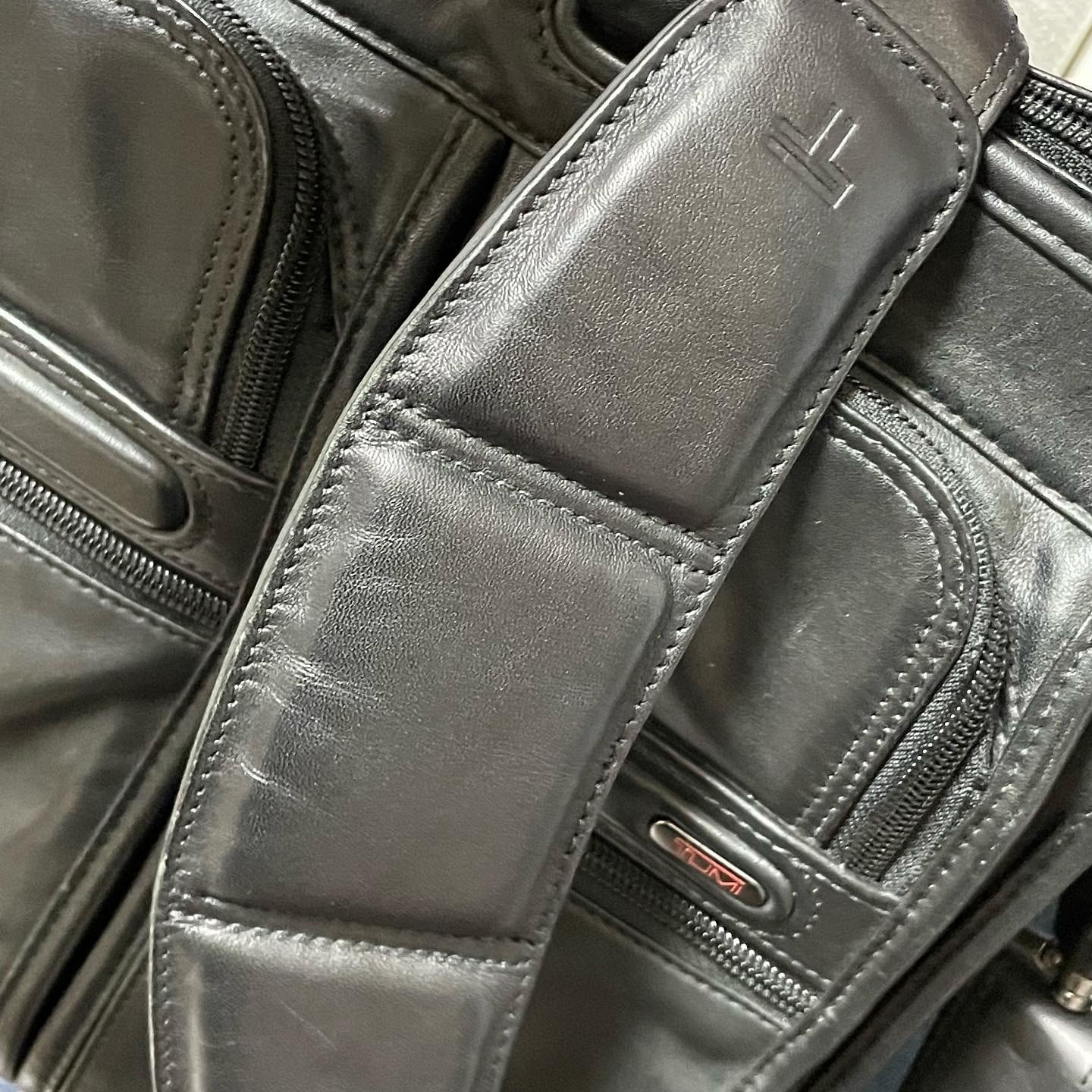 TUMI トゥミ レザー エクスパンダブル コンピューター G4 4 TUMI トゥミ レザー エクスパンダブル コンピューター G4 4