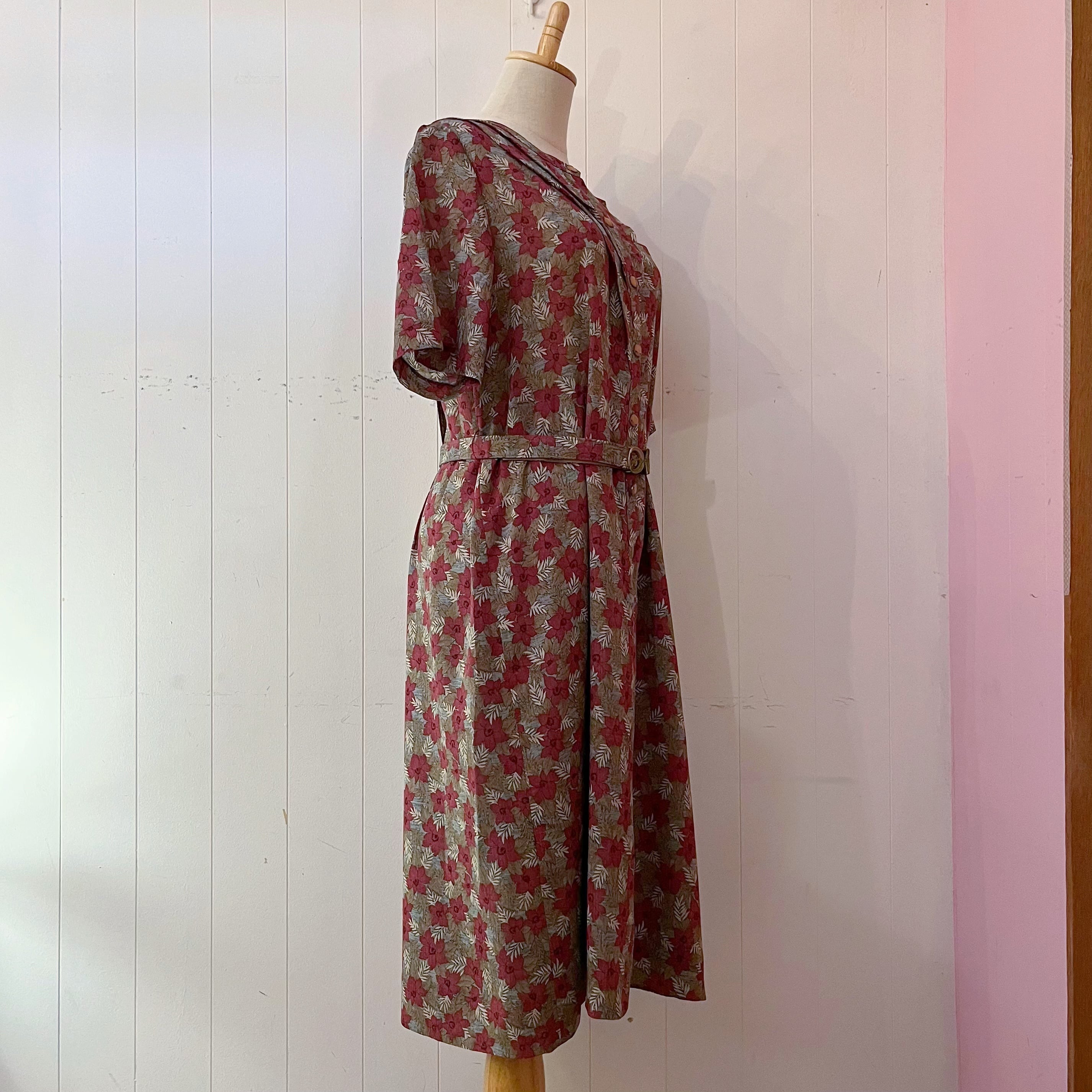 dark red leaf belt one-piece