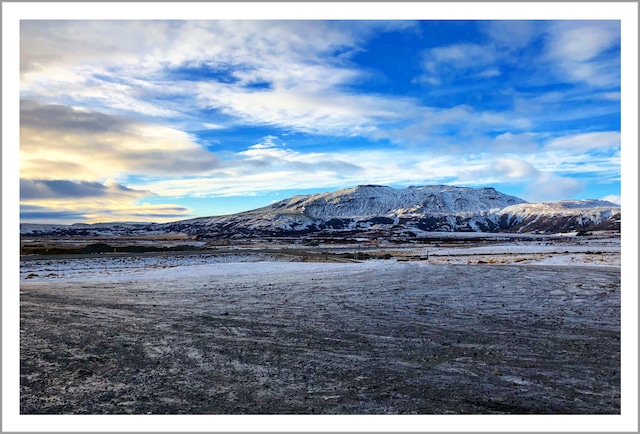 Iceland（アイスランド）の雄大な山 ｜ アイスランドの風景ポストカード