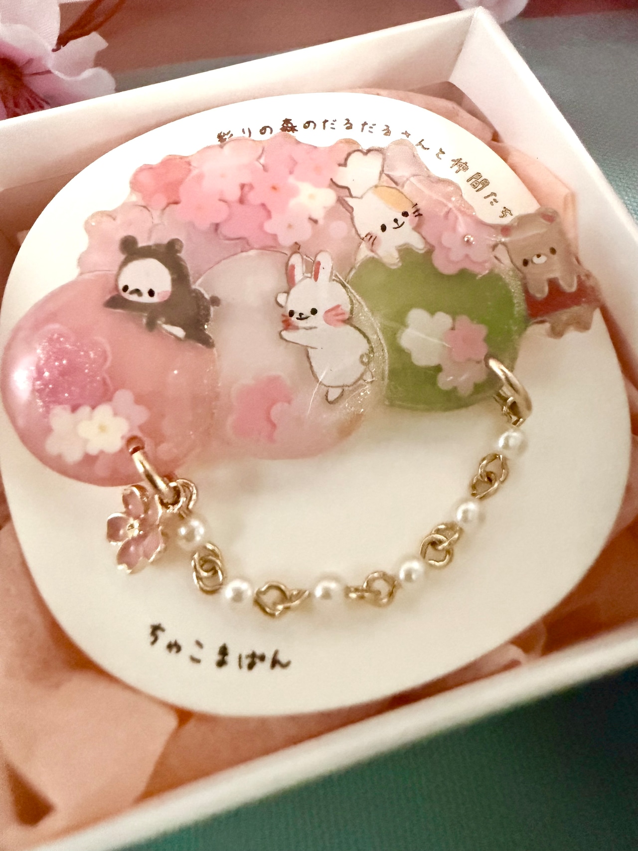 ブローチ『桜も団子も楽しむだる☆』スペシャル箱入りストーリーカード付き