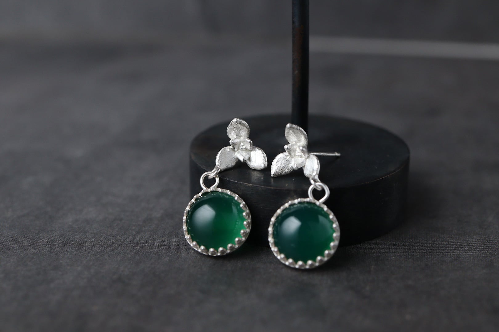 ツルマンネングサとグリーンオニキスM ピアス/イヤリング