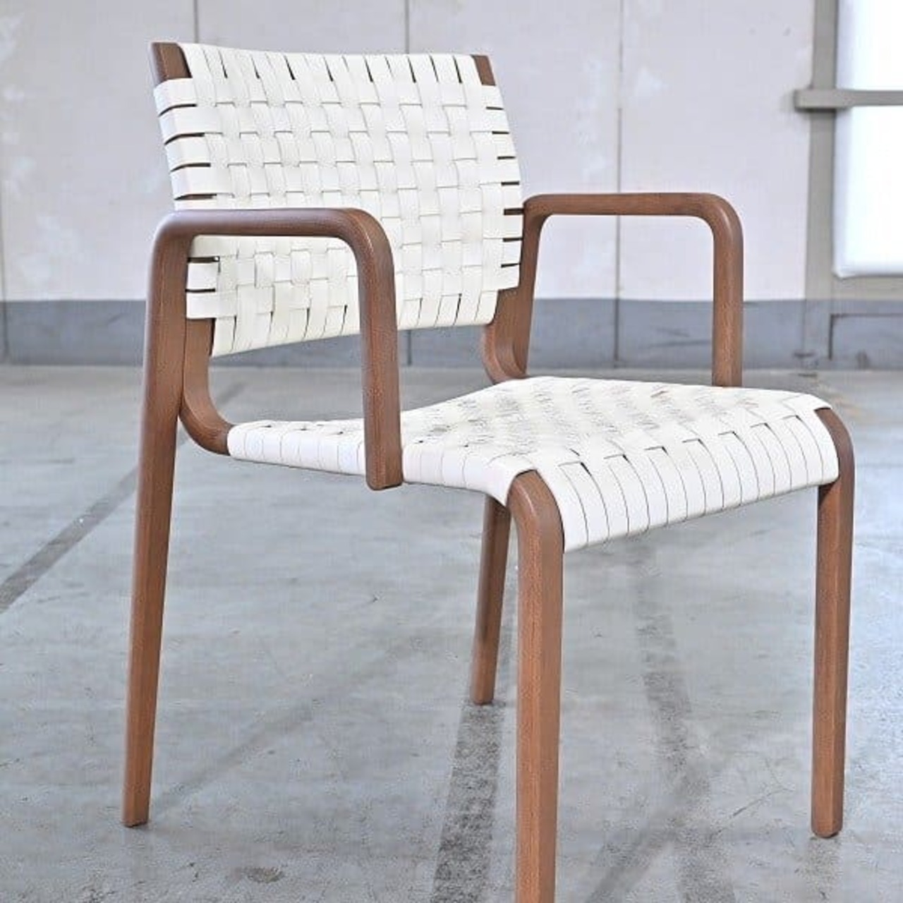 arflex 18万「NT SLIM/エヌティースリム」アームチェアa 本革 オーク材 ダイニング 椅子 アルフレックス イタリア リビング【中古家具/中古インテリア/USED家具ユーズド家具/リサイクル】