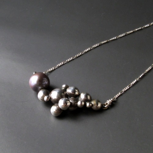 クラシックモダン・淡水パールのシルバーネックレス　(No.4140)