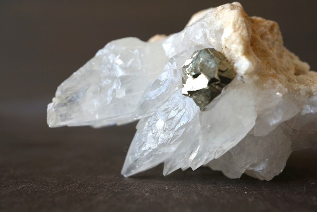 カルサイト/パイライト　Calcite / Pyrite 847