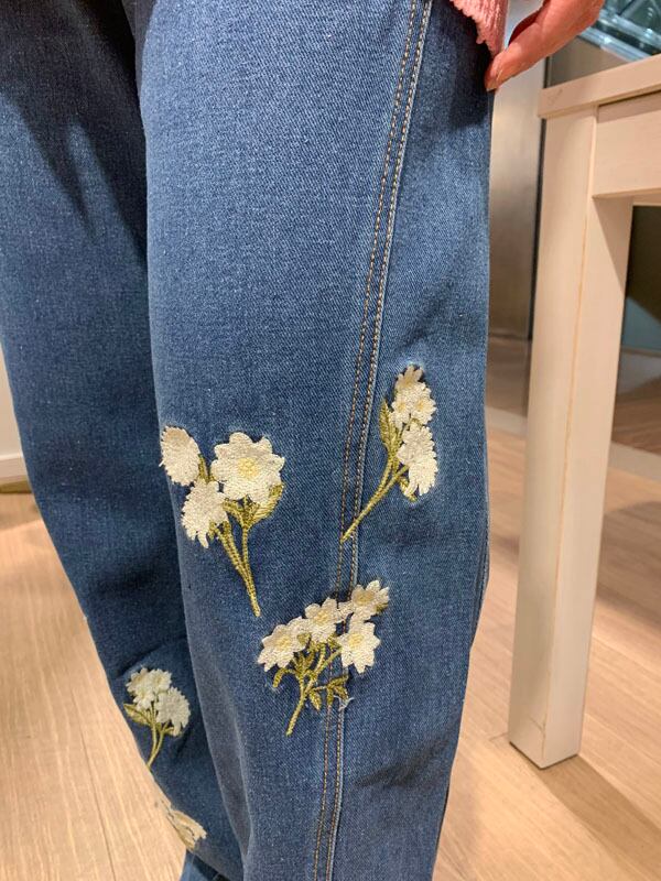 フラワー刺繍デニムパンツ［Color:インディゴ］［Size:S,Mサイズ］通常
