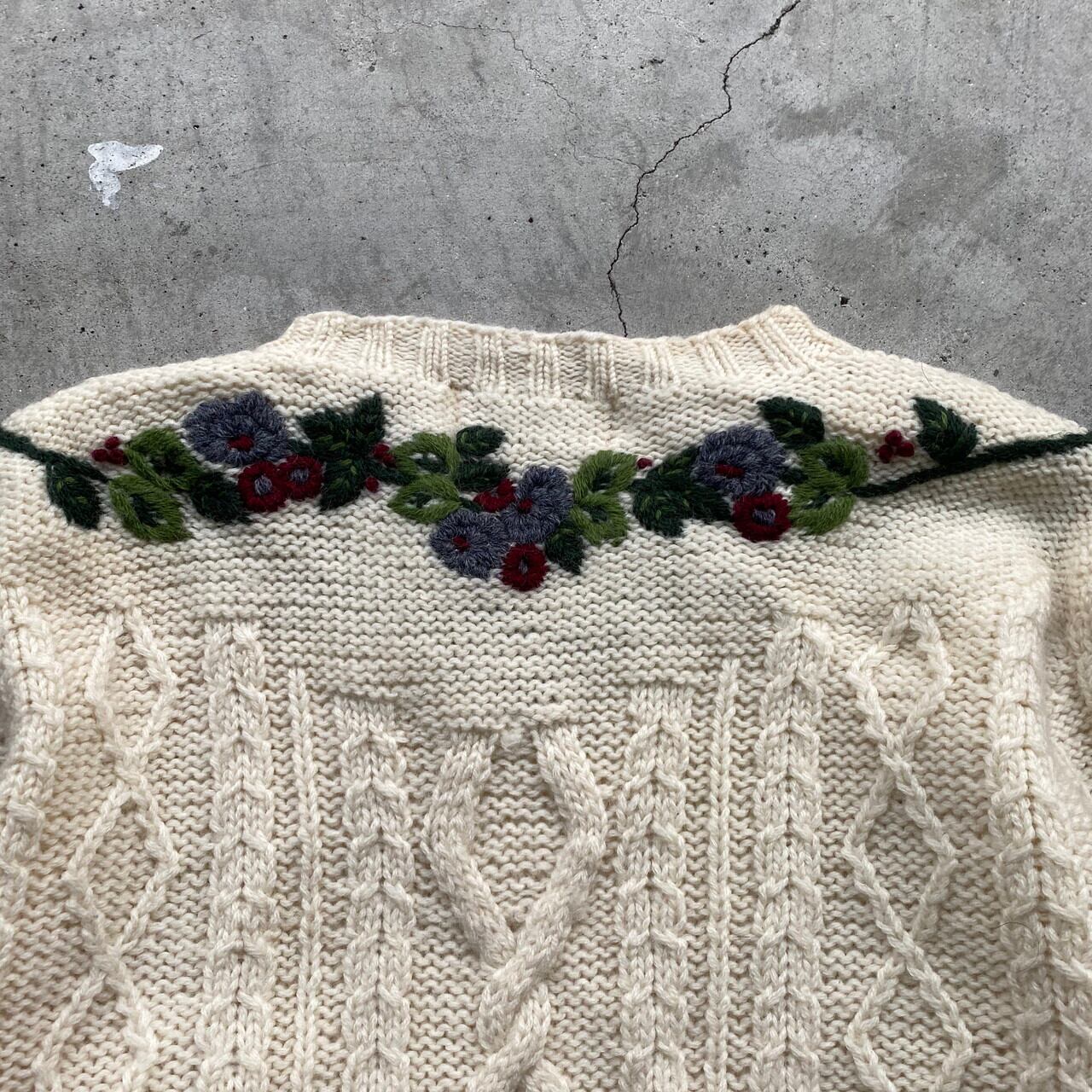 90年代 ビンテージ L.L.Bean エルエルビーン 花柄 刺繍 パフスリーブ ウールニットセーター ケーブルニット レディースM 古着 90s  ヴィンテージ ナチュラルカラー 生成り ホワイト 白 アイボリー【ニットセーター】【SA50】【AL20】 | cave 古着屋【公式】古着通販サイト