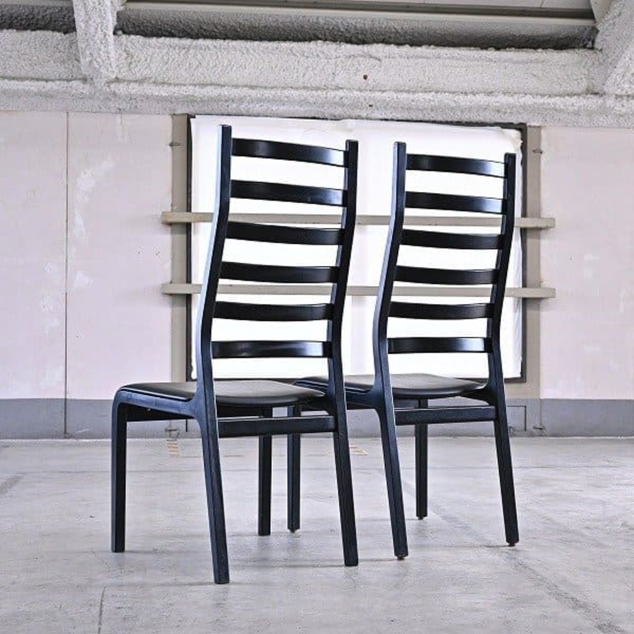 天童木工 ラダーバックチェア2脚セットa 菅沢光政 サペリ材 レザー ブラック ハイバック ダイニング モダン はしご 椅子 食卓 Tendo【中古家具/中古インテリア/USED家具ユーズド家具/リサイクル】