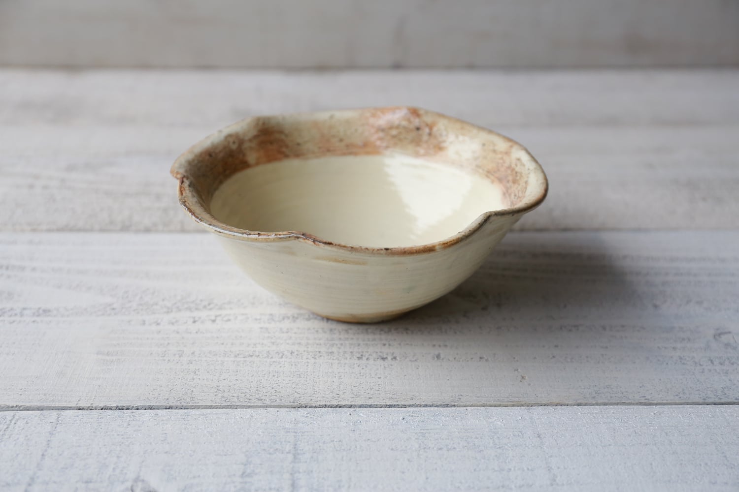 渕荒粉引 6寸輪花鉢 | 古谷製陶所